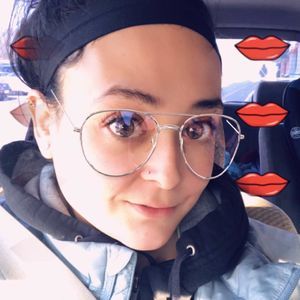 Meet your Posher, Adrianne